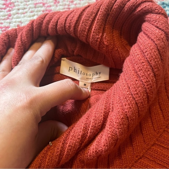 Philosophy Women's Turtle Neck Sweater Rust Red Geometric Size M NWT - Picture 4 of 8